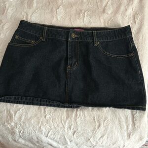 Size L edikted dark wash mini jean skirt